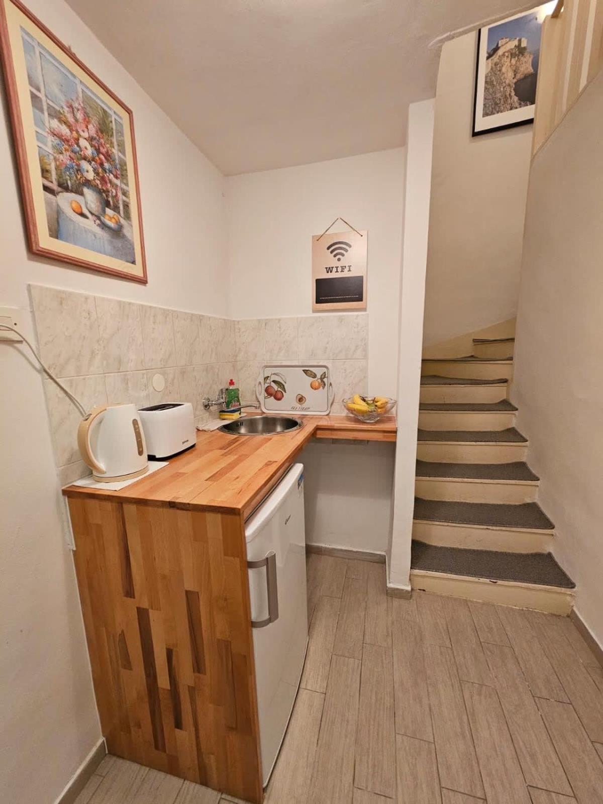 De Spot Guest House - Pile Old Town Gate Дубровник Экстерьер фото