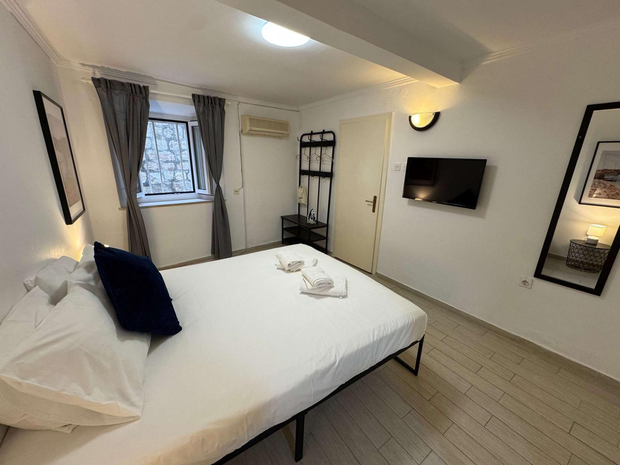 De Spot Guest House - Pile Old Town Gate Дубровник Экстерьер фото